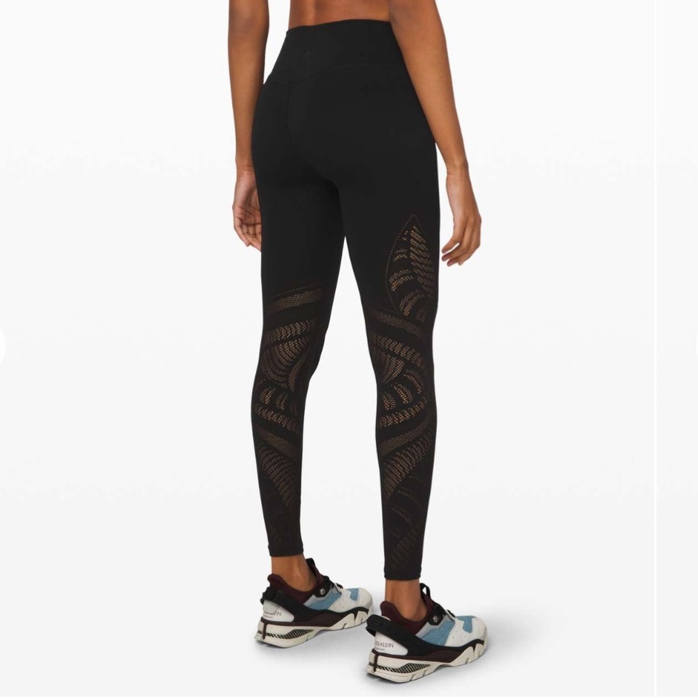 Lululemon Reveal Tight 26" Aurora Black Leggings Size 8 - Picture 2 of 4